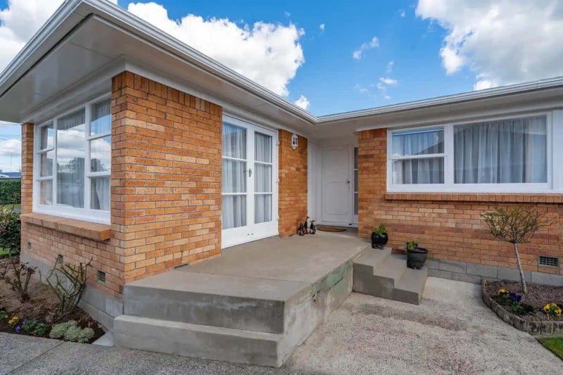 49 Garden Heights Avenue, Glenview, Hamilton - Carousel 2
