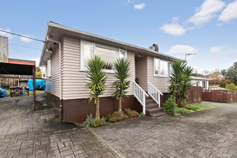 2/133 View Road, Sunnyvale, Auckland - Carousel 1