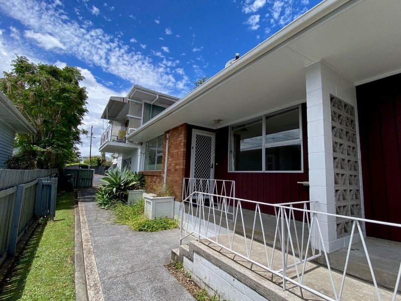 6A Mountain View Road, Morningside, Auckland - Carousel 2