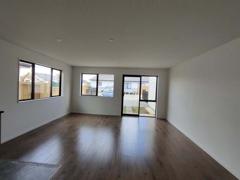 1 Tributary Parade, Karaka, Papakura - Carousel 2