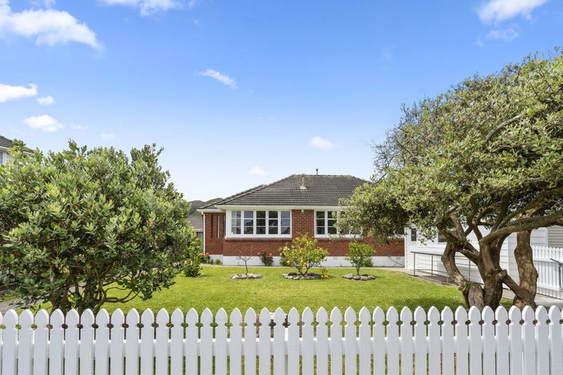 352 Oxford Terrace, Avalon, Lower Hutt - Carousel 1