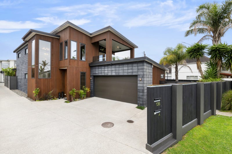 136 East Coast Road, Forrest Hill, Auckland - Carousel 1