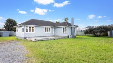 18 London Street, Te Atatu Peninsula, Auckland - Carousel 1