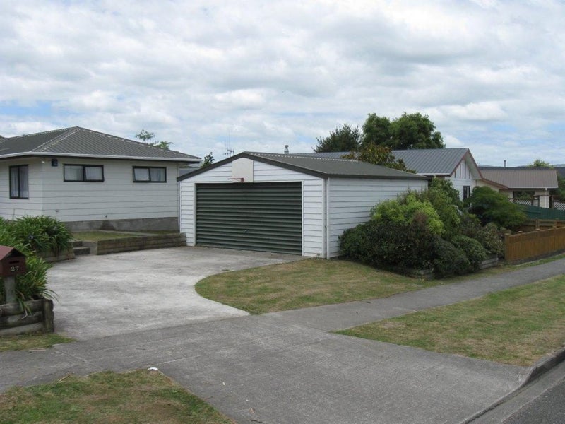 27 Lydia Place, Kelvin Grove, Palmerston North - Carousel 11