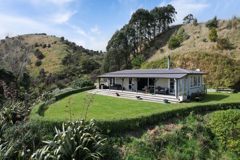 139 South Manakau Road, Manakau, Otaki - Carousel 1