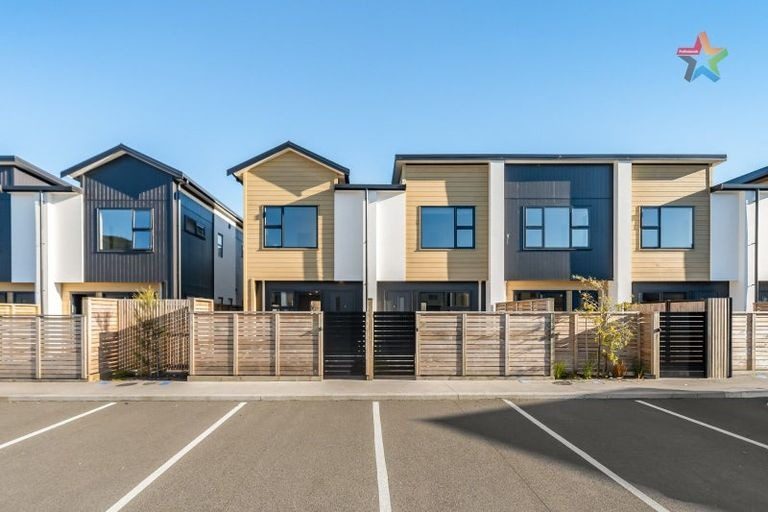 25 Te Ara o Papatahi, Wainuiomata, Lower Hutt - Carousel 1