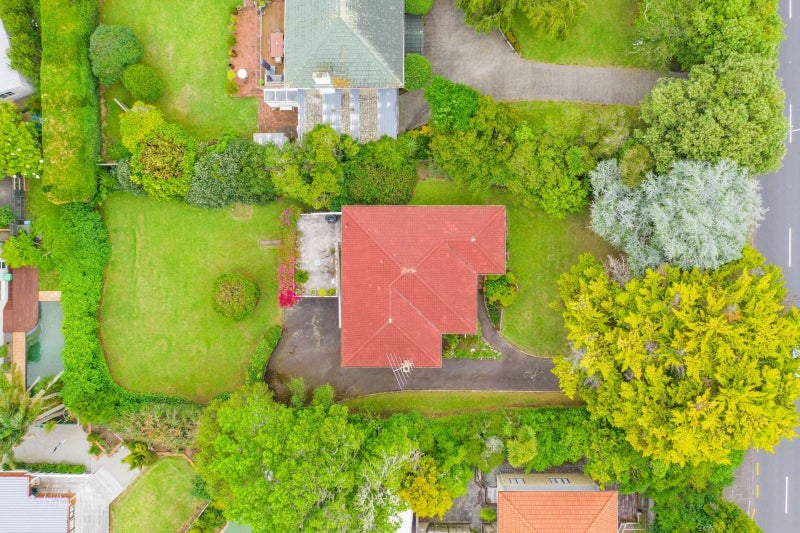 141 Glenfield Road, Hillcrest, Auckland - Carousel 13