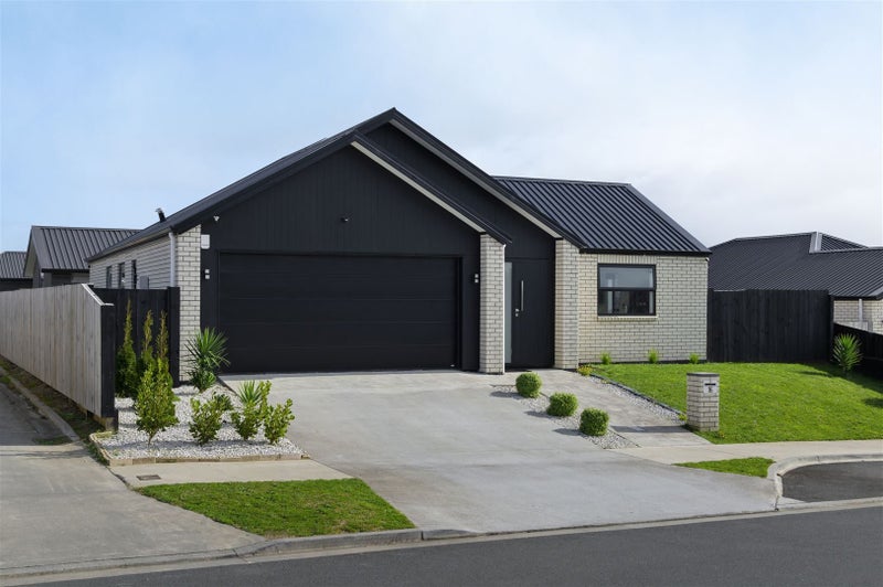 16 Inuwai Street, Glenview, Hamilton - Carousel 1