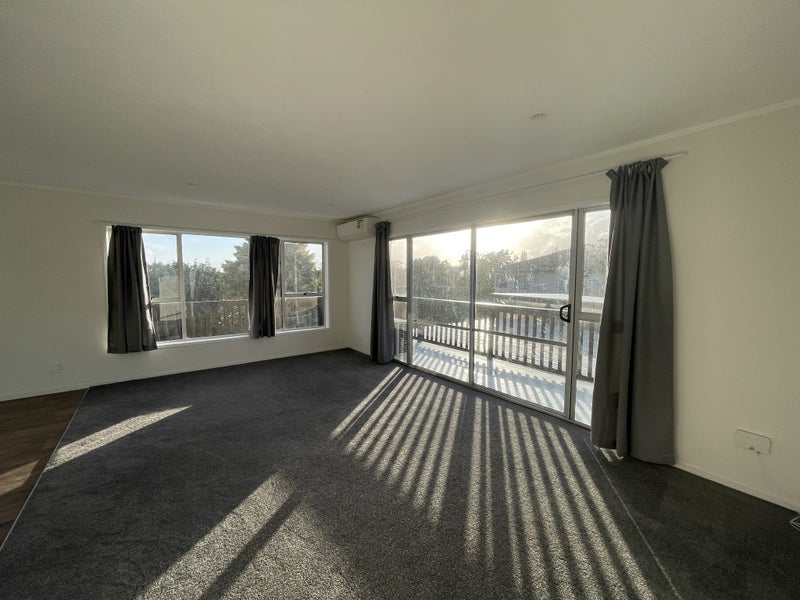 34 Kingsclere Place, Goodwood Heights, Auckland - Carousel 2