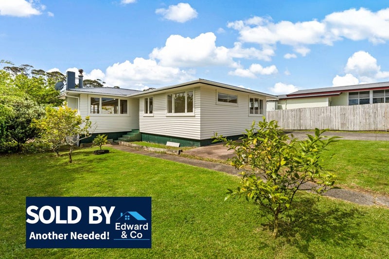30 Ozich Avenue, Te Atatu South, Auckland - Carousel 1