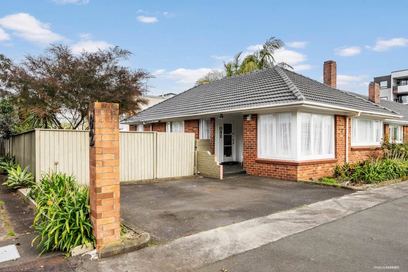 1/62 Galway Street, Onehunga, Auckland - Carousel 1