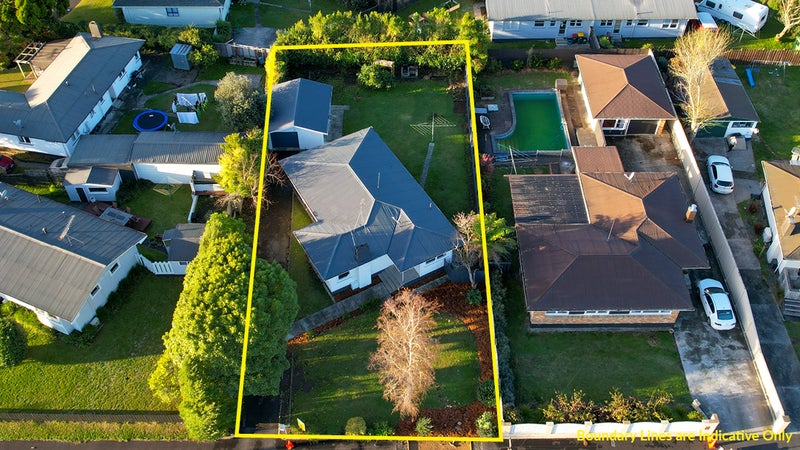 11 Jeanette Street, Glenview, Hamilton - Carousel 1