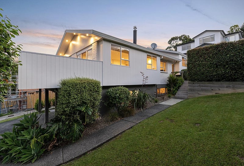 9 Serrata Place, Browns Bay, Auckland - Carousel 2