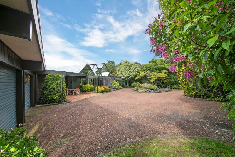 10 Atarua Gardens, Waiatarua, Auckland - Carousel 18
