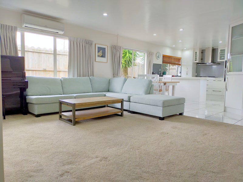 2/8 Bowscale Place, Northpark, Auckland - Carousel 1