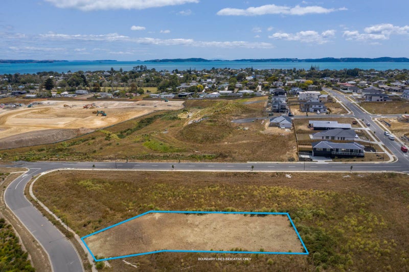 7 Angiangi Crescent, Beachlands, Auckland - Carousel 2