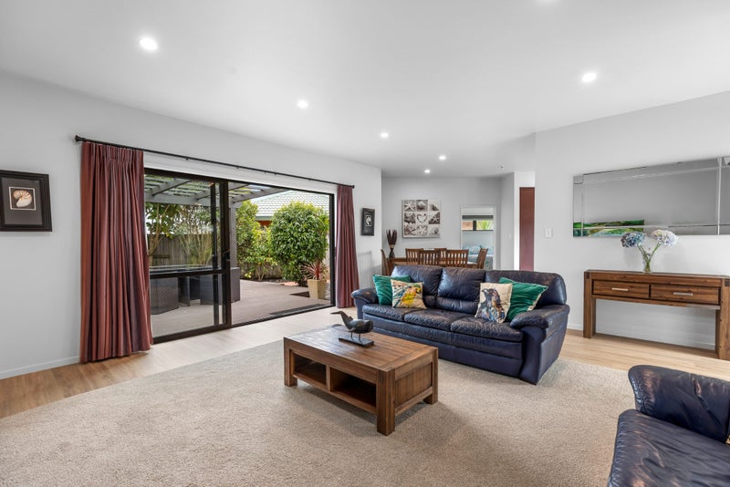 10 Paua Cove, Papamoa Beach, Papamoa - Carousel 1
