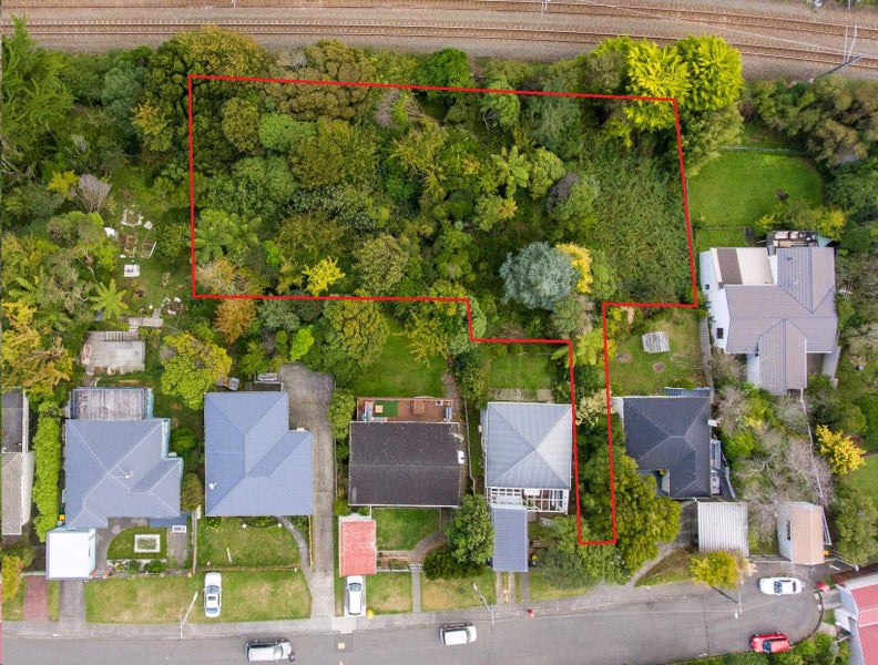 49 Handyside Street, Tawa, Wellington - Carousel 1