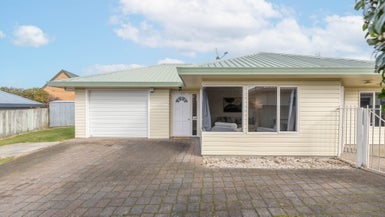 2/15 The Grove, NUKUHAU, TAUPO - Carousel 1