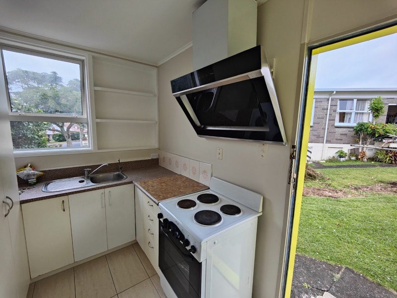 85 Owairaka Avenue, Mount Albert, Auckland - Carousel 2