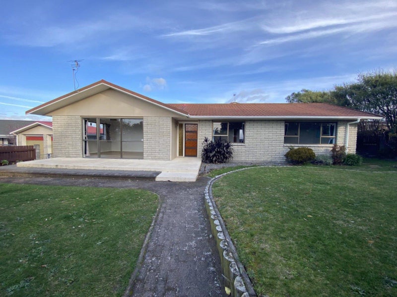 20 Poplar Grove, Whalers Gate, New Plymouth - Carousel 1