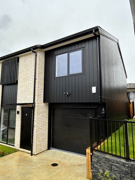 584C Massey Road, Mangere, Auckland - Carousel 1