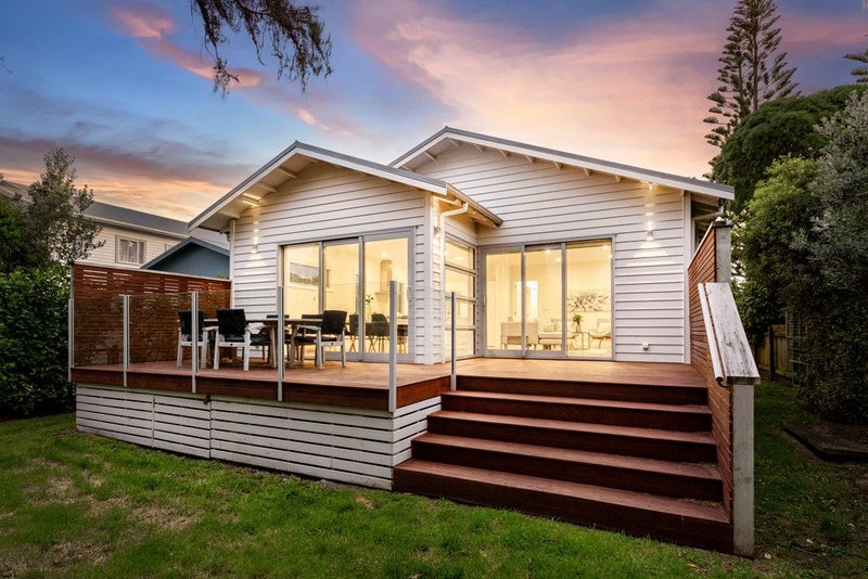 3 Steyne Avenue, Plimmerton, Porirua - Carousel 1