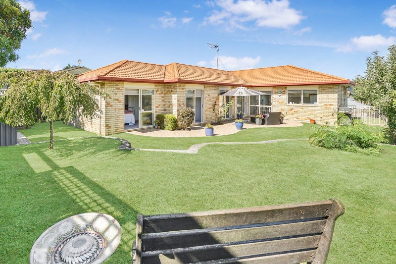 36 Pointon Glade, Grandview Heights, Hamilton - Carousel 1