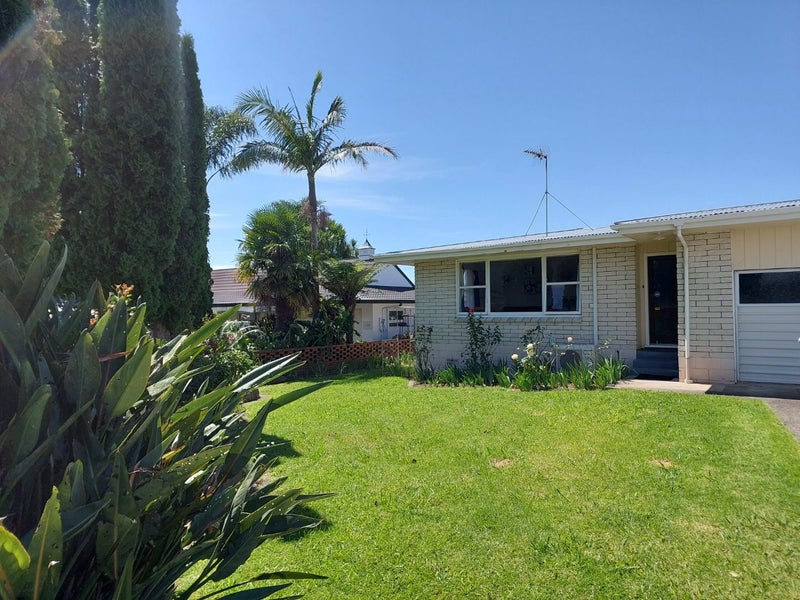 9 Carol Place, Otumoetai, Tauranga - Carousel 1