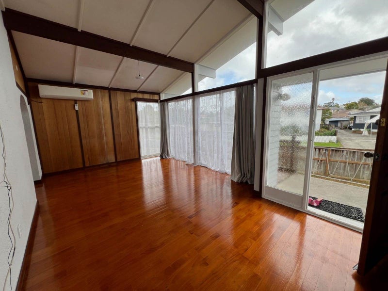 38 Thornlow Street, Glendene, Auckland - Carousel 2