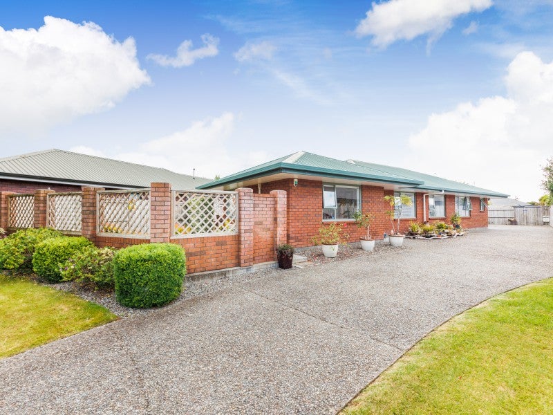 4 Rothesay Place, Highbury, Palmerston North - Carousel 1