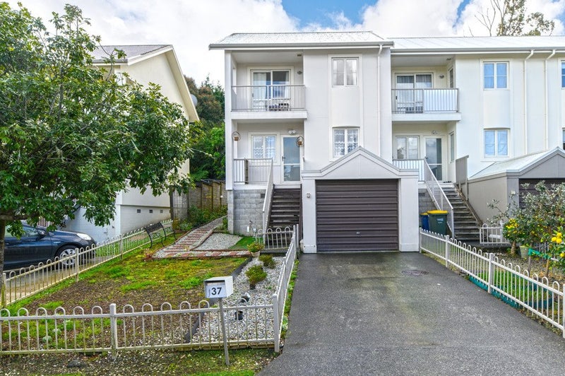 37 Winery Way, Henderson, Auckland - Carousel 1