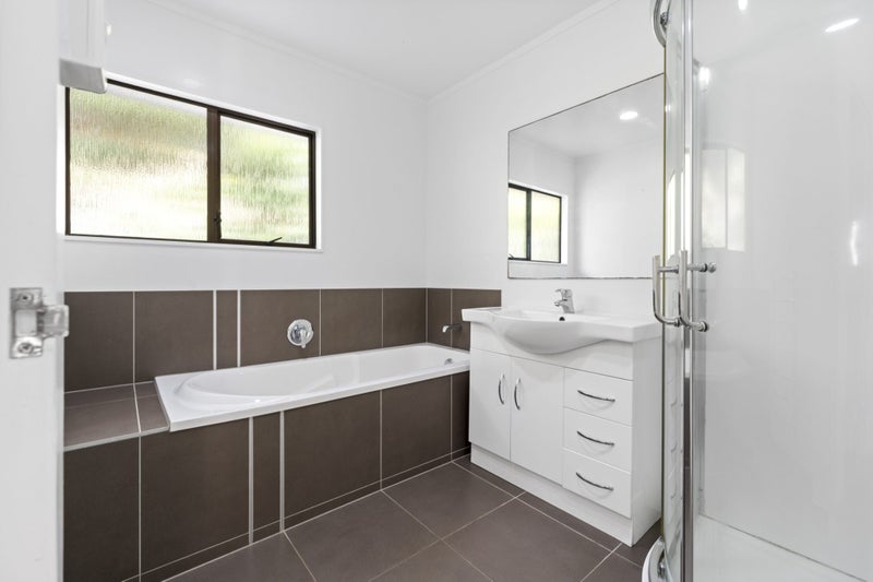 1/27 Sovereign Place, Glenfield, Auckland - Carousel 11