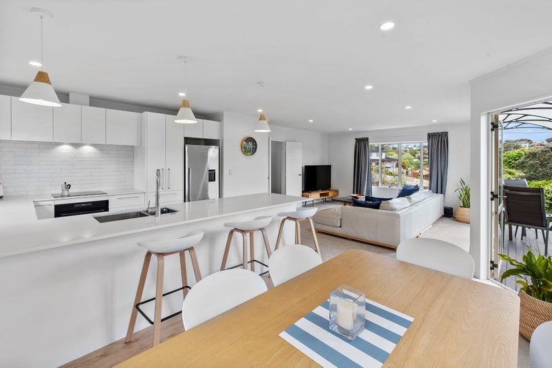 2/893 Beach Road, Waiake, Auckland - Carousel 1