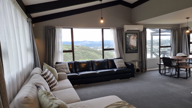 4 Crown Hill, Titahi Bay, Porirua - Carousel 2
