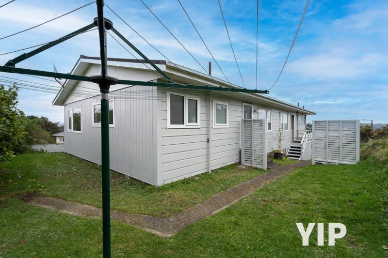 9 Chetwode Grove, Newlands, Wellington - Carousel 1