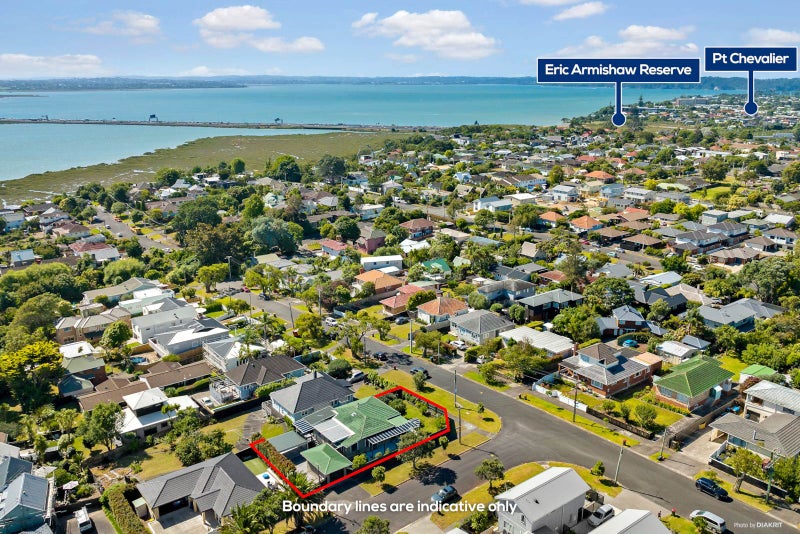 1 Seaside Avenue, Waterview, Auckland - Carousel 1