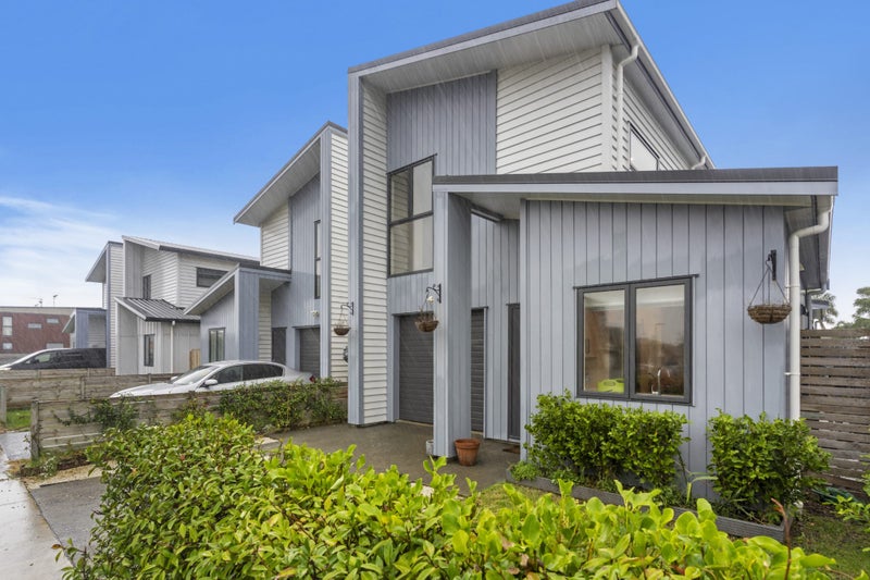 31 Tapuwae Way, Mangere Bridge, Auckland - Carousel 1