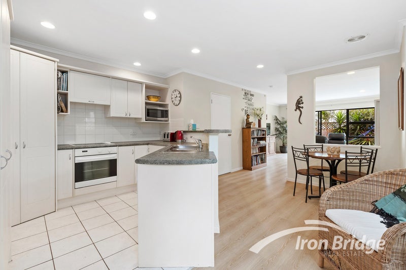 5/6 Sunnydale Place, Oteha, Auckland - Carousel 2