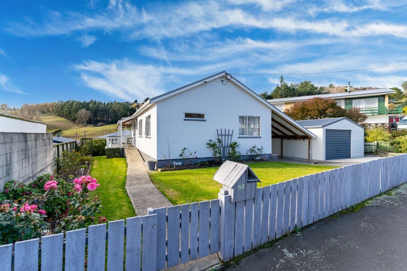 22 Elwyn Crescent, Green Island, Dunedin - Carousel 1