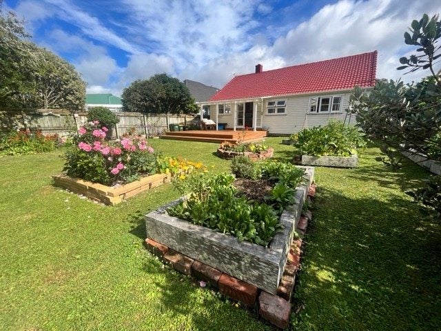 10 Melvill Grove, Waterloo, Lower Hutt - Carousel 34