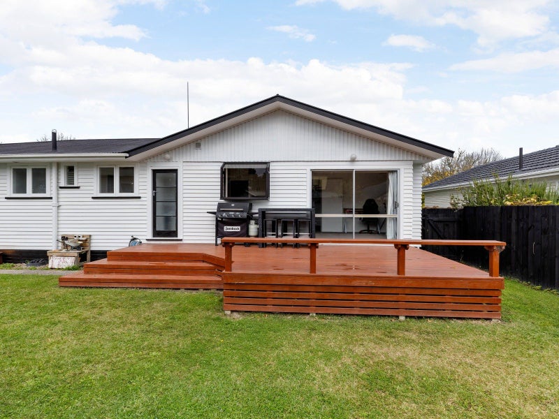 5 Sutton Crescent, Hillcrest, Hamilton - Carousel 2