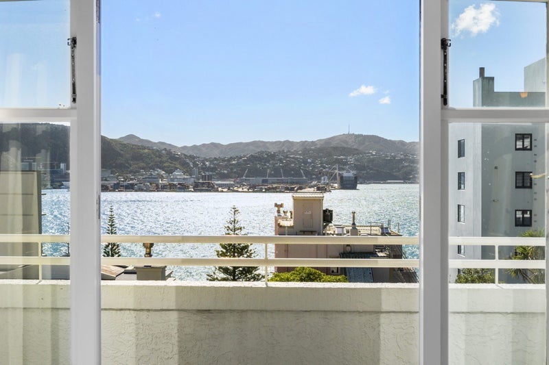 210 Oriental Parade, Oriental Bay, Wellington - Carousel 1