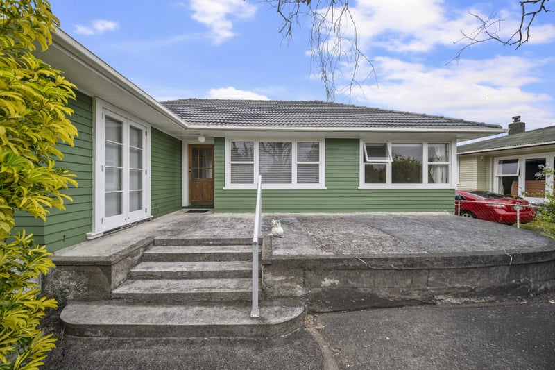 12 Maui Pomare Street, Blockhouse Bay, Auckland - Carousel 1