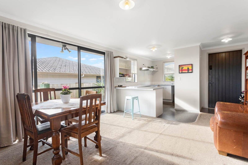 32 Denver Avenue, Sunnyvale, Auckland - Carousel 2