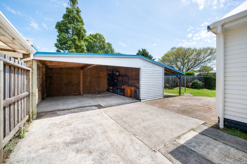 4 Sutton Crescent, Hillcrest, Hamilton - Carousel 3