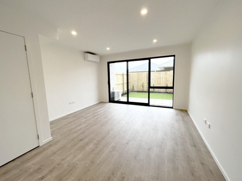 4/12 Enderby Drive, Te Atatu Peninsula, Auckland - Carousel 2