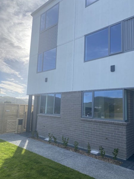 1 Ara Paiwhenua, Tawa, Wellington - Carousel 1