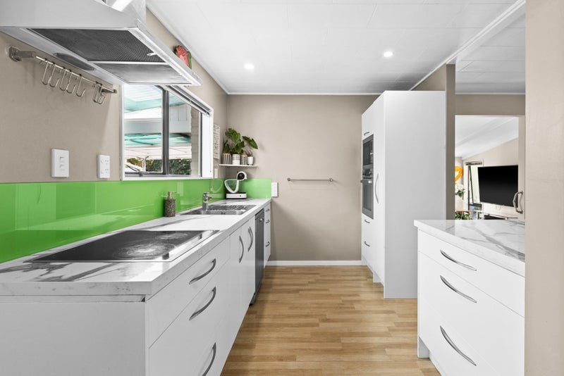 18 Titoki Crescent, Pirimai, Napier - Carousel 2