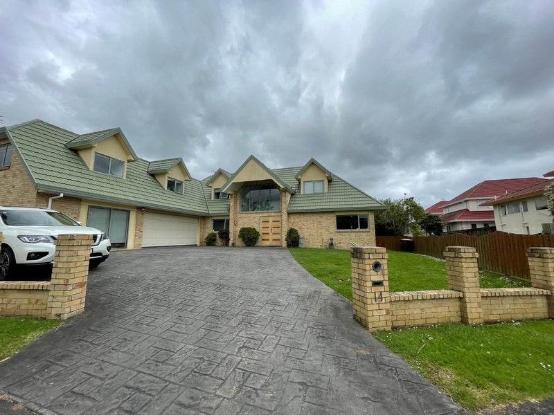 14 Hagen Close, Golflands, Auckland - Carousel 1